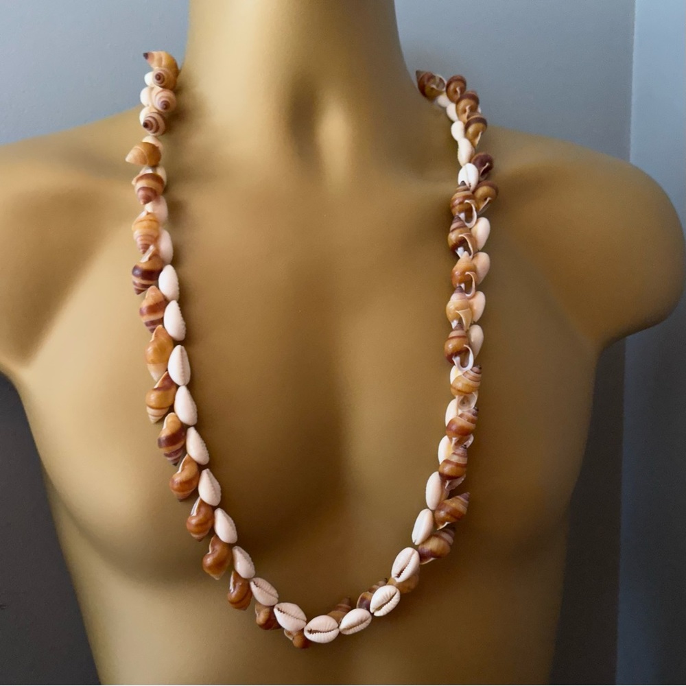 Antique Raratonga Shell & Cowrie Lei